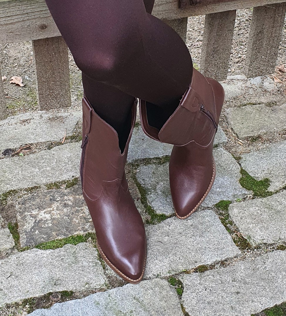 Brązowe botki damskie