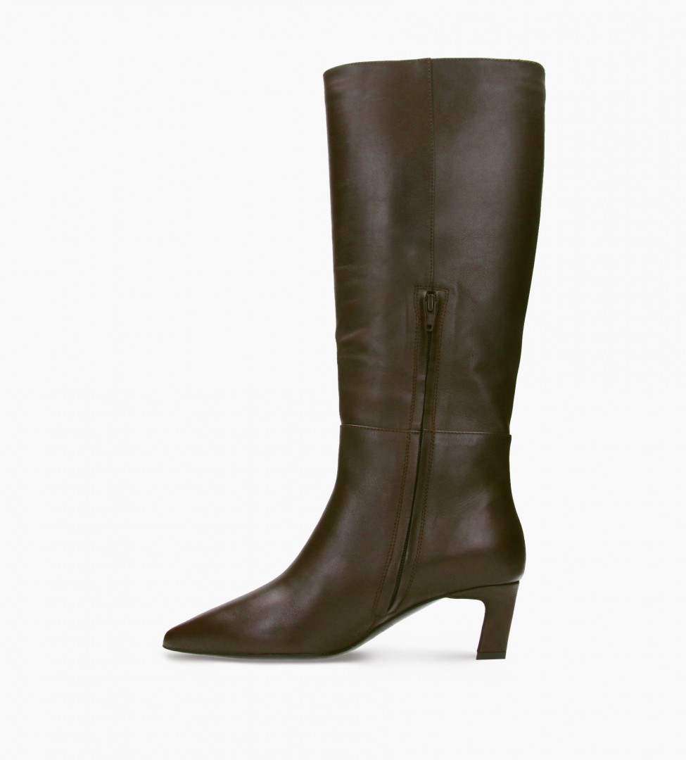 Brązowe kozaki damskie