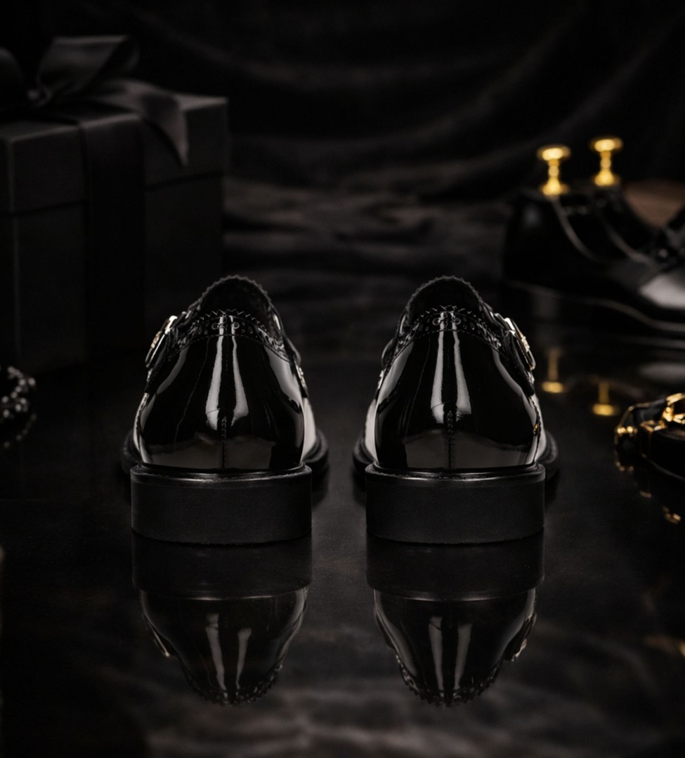 Biało czarne półbuty damskie