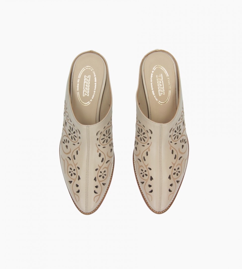 Beżowe klapki damskie