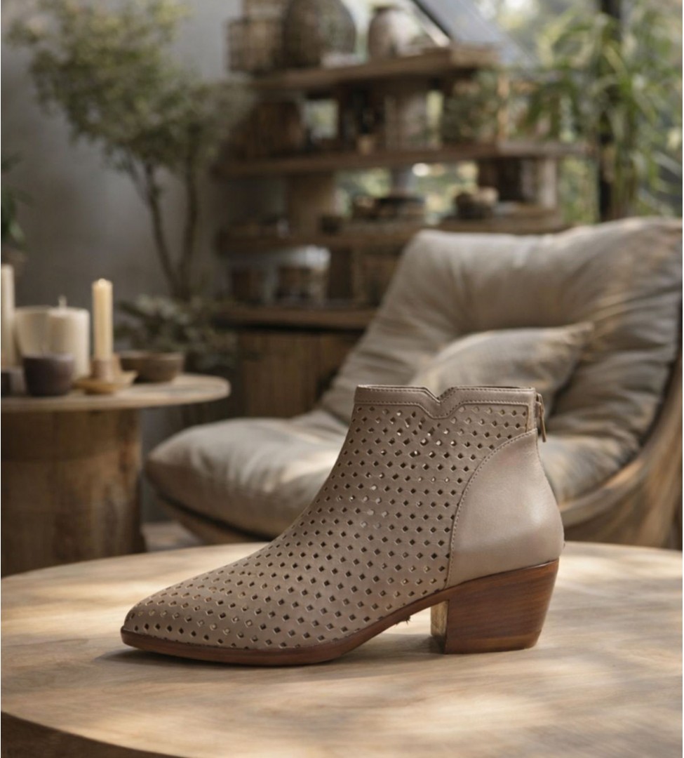 Beżowe botki damskie