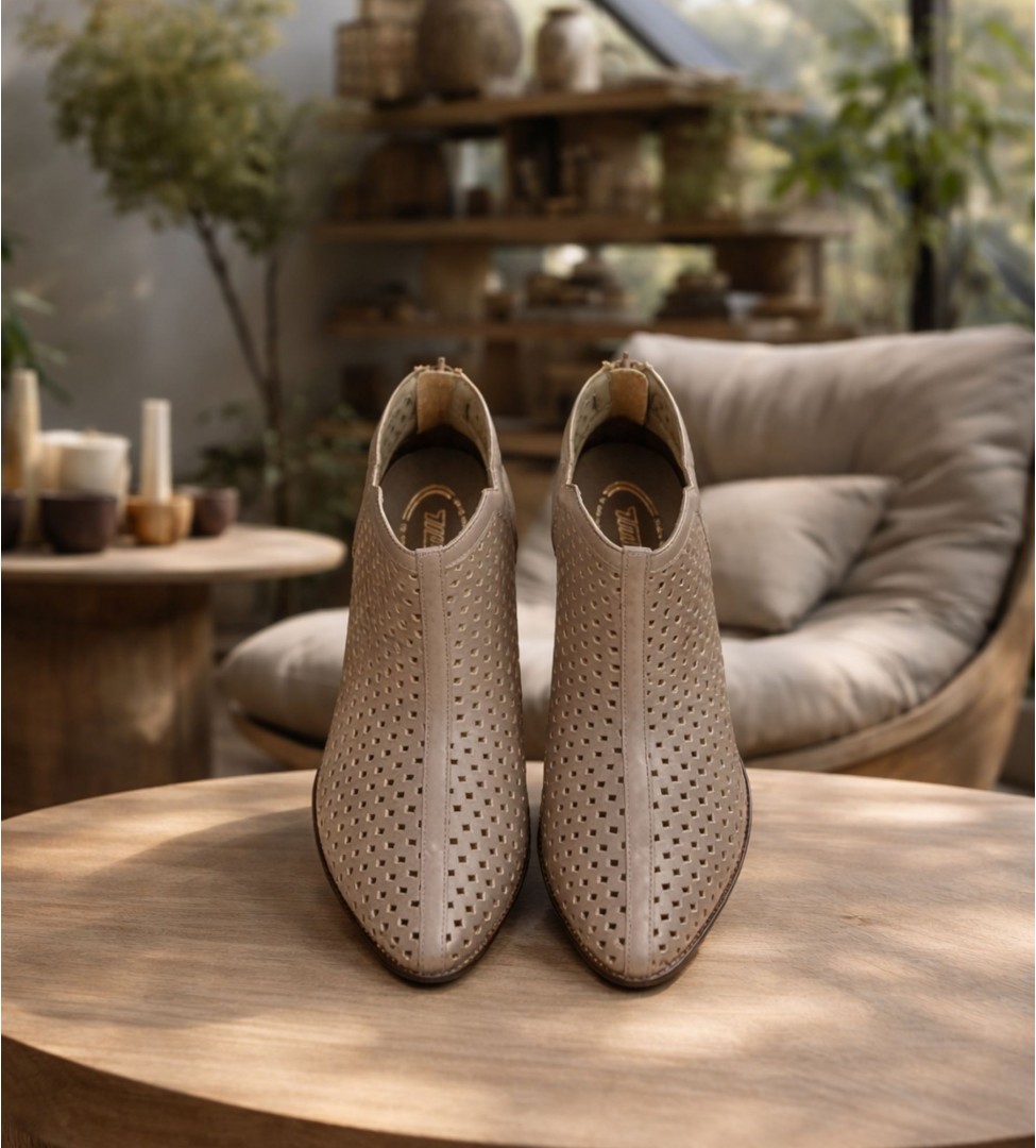 Beżowe botki damskie