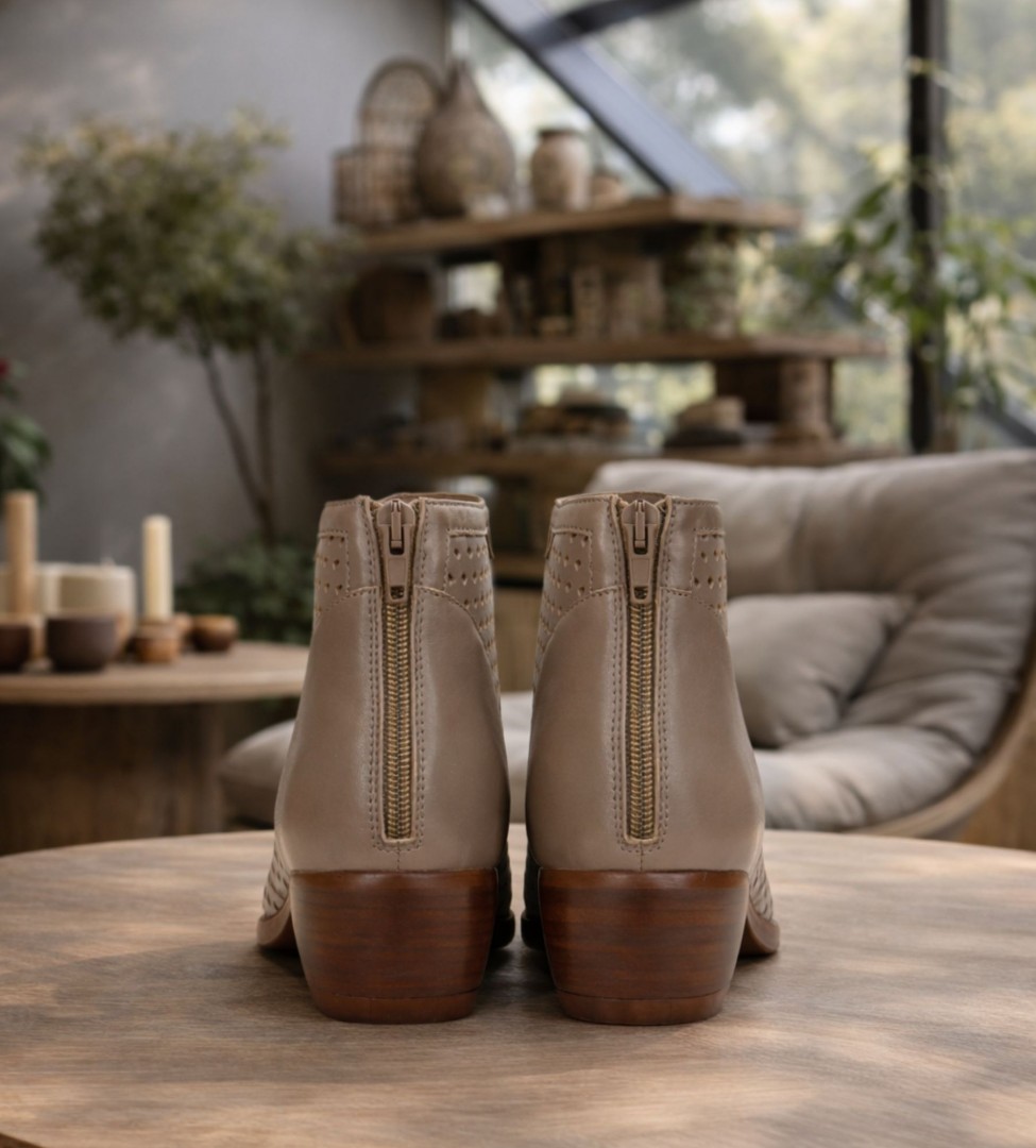 Beżowe botki damskie