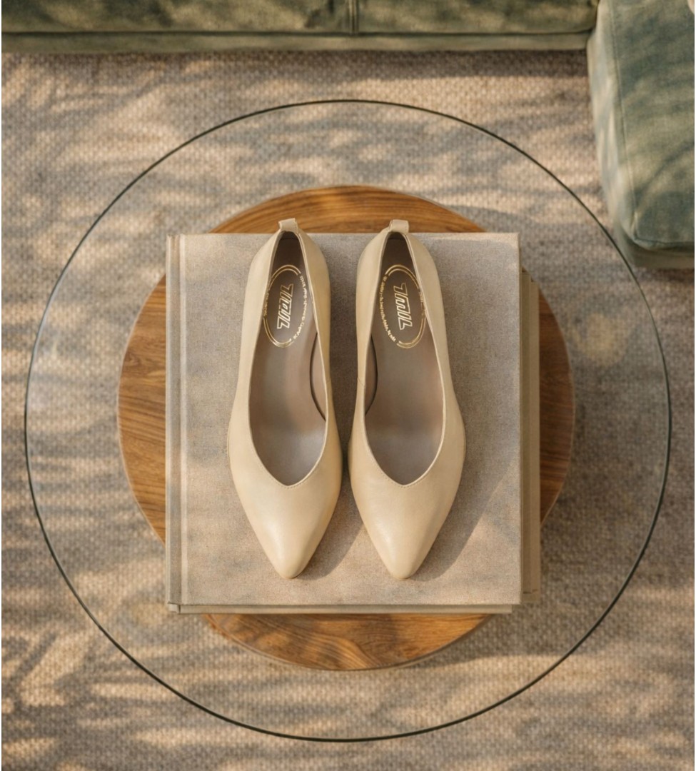 Beżowe czółenka damskie