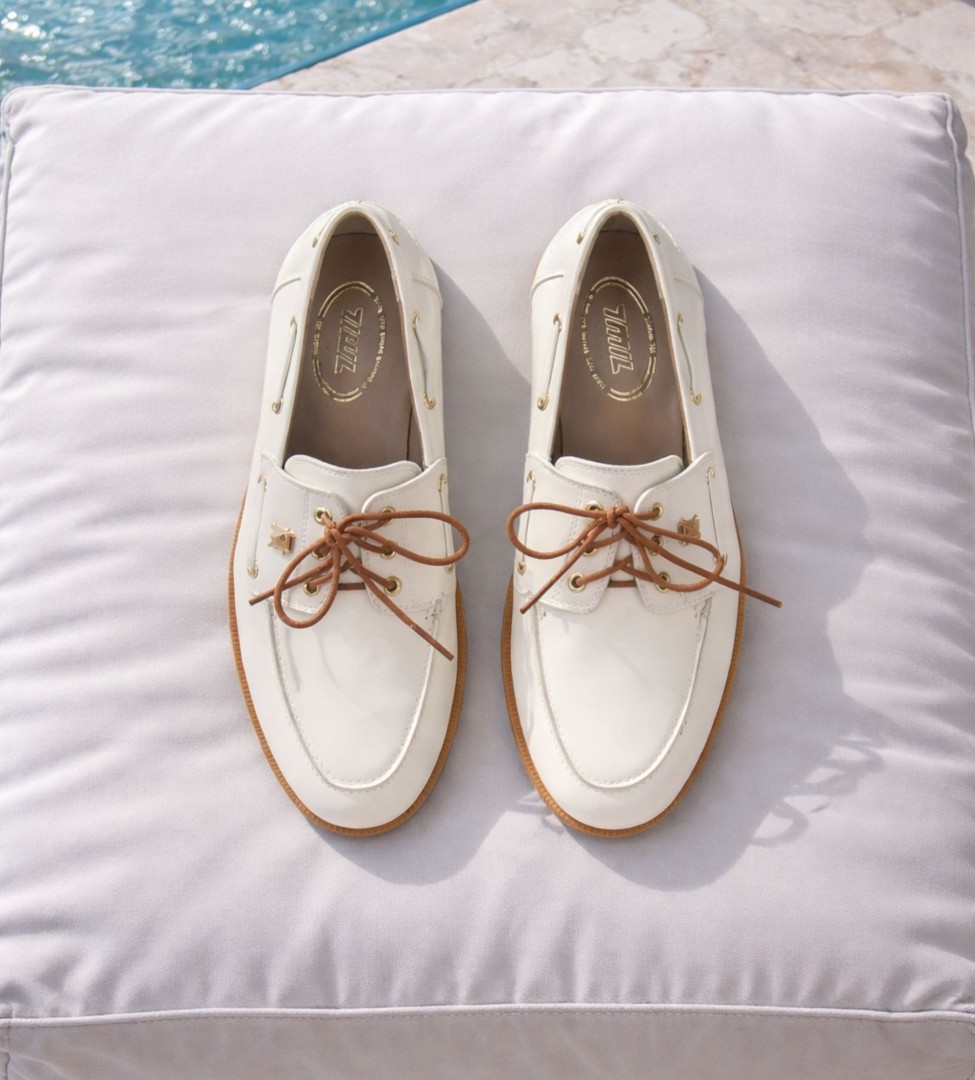 Białe mokasyny damskie