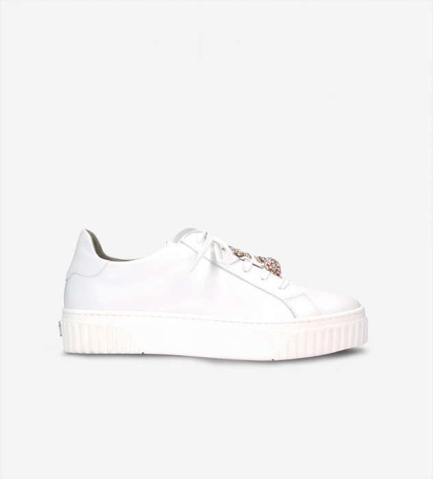 Białe sneakersy damskie