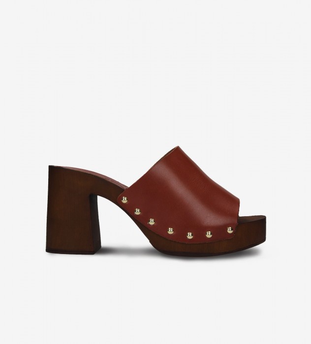 Brązowe klapki damskie