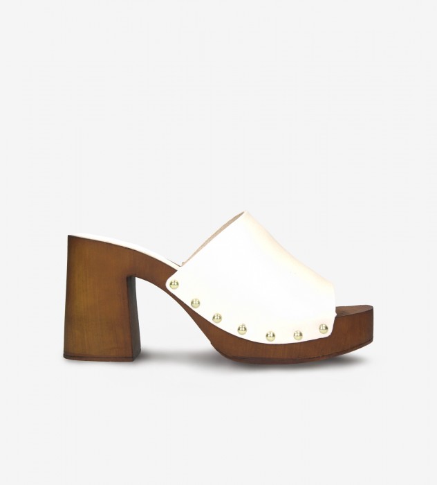 Białe klapki damskie