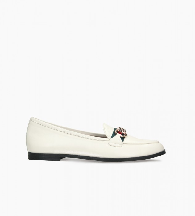 Białe mokasyny damskie