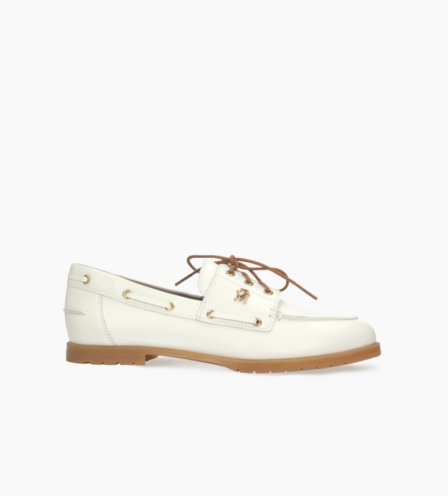 Białe mokasyny damskie
