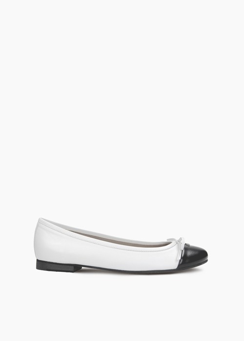 Białe baleriny damskie