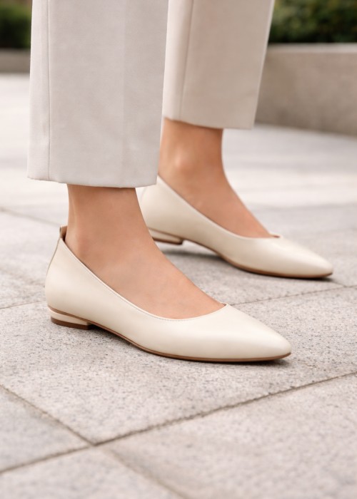 Beżowe baleriny damskie